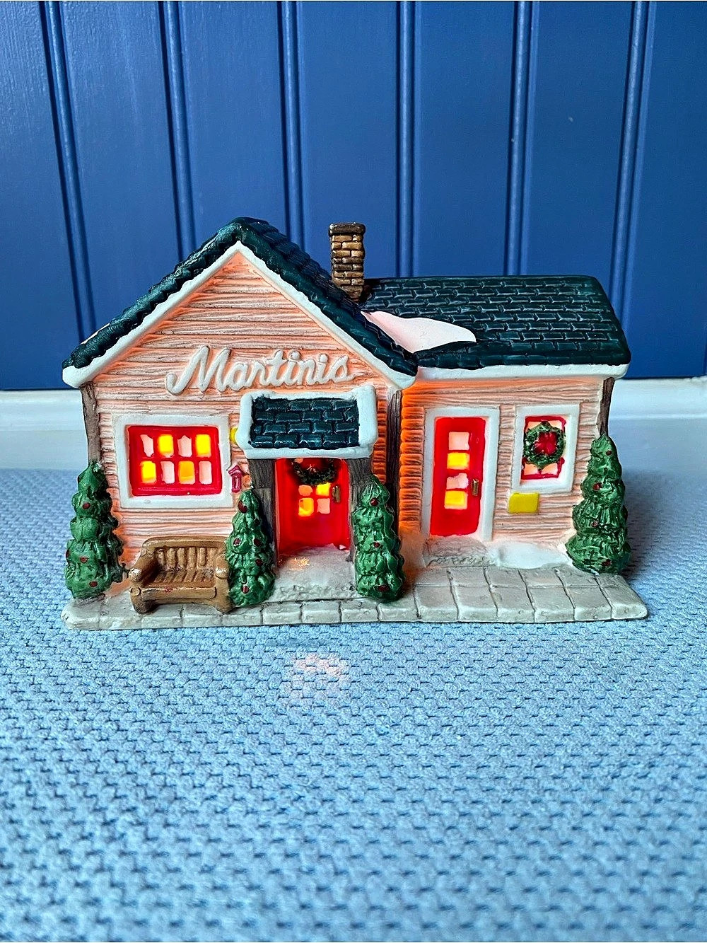 Vintage 1995 Martinis Bar from it’s a wonderful life village collection